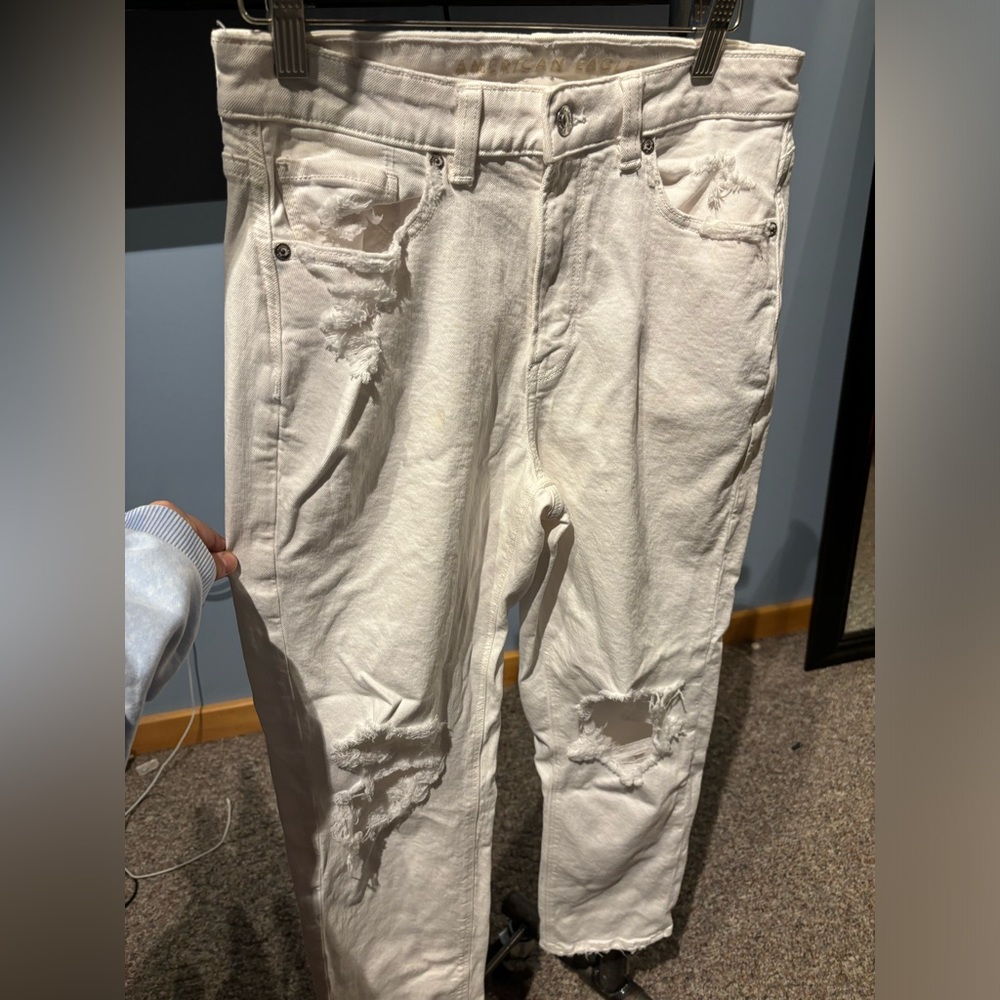 White distressed Mom Jean